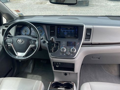 Used 2015 Toyota Sienna Limited Premium image 13