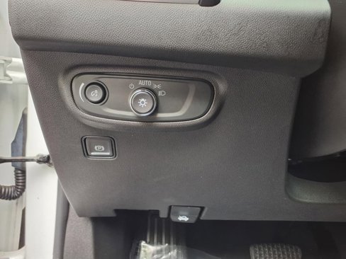 Used 2022 GMC Terrain SLE image 15