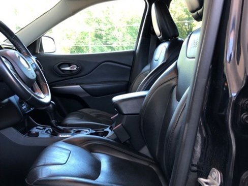 Used 2019 Jeep Cherokee Limited image 14