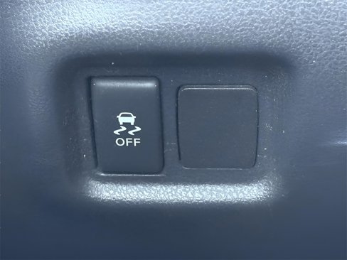 Used 2018 Nissan Versa Note SV image 18