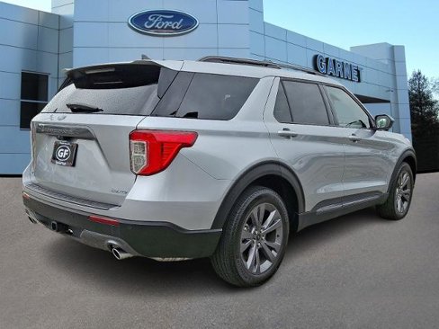Certified 2022 Ford Explorer XLT w/ Equipment Group 202A image 6