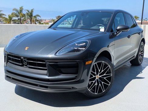 Certified 2024 Porsche Macan image 1