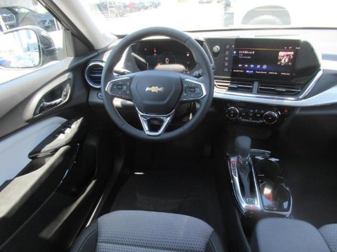 New 2025 Chevrolet Trax LT w/ Driver Confidence Package image 13