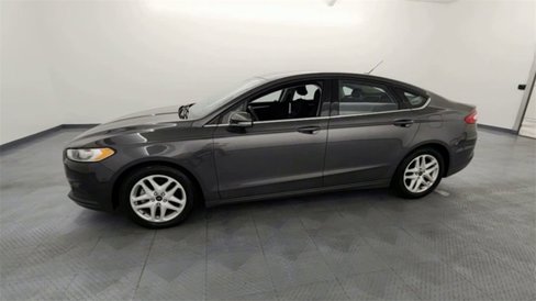 Used 2016 Ford Fusion SE image 4