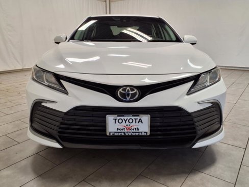 Used 2021 Toyota Camry LE image 2