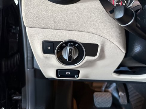 Used 2018 Mercedes-Benz CLA 250 image 24