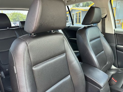 Used 2017 Volkswagen Tiguan S image 26