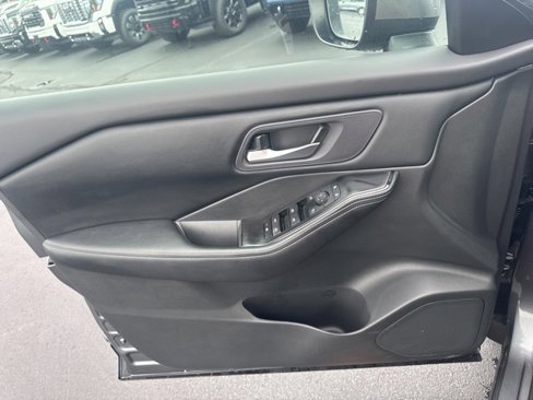 Used 2024 Nissan Rogue SV image 17