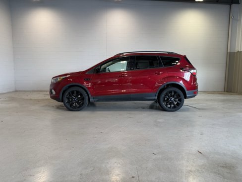 Used 2018 Ford Escape SE w/ SE Sport Appearance Package image 3