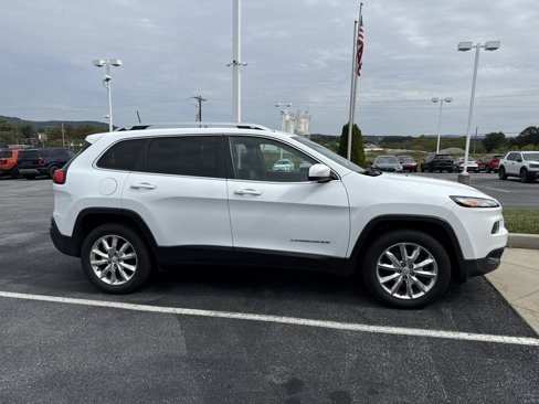 Used 2017 Jeep Cherokee Limited image 2