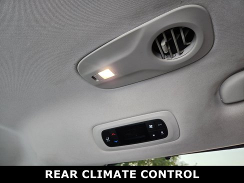 Used 2017 Chrysler Pacifica Touring-L image 11