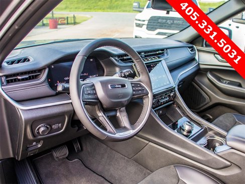 New 2025 Jeep Grand Cherokee Altitude image 27