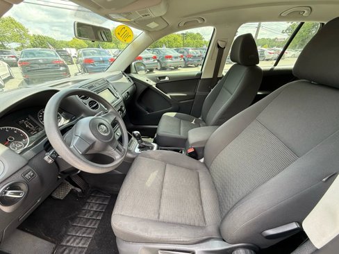 Used 2012 Volkswagen Tiguan S image 7