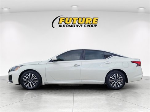 Used 2023 Nissan Altima 2.5 SV w/ SV Premium Package image 6