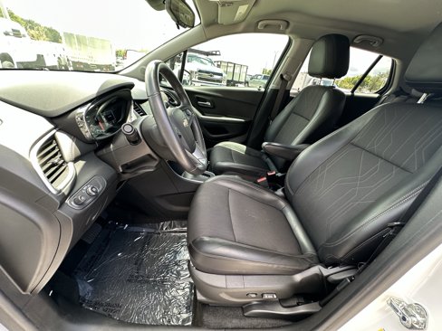 Used 2022 Chevrolet Trax LT w/ Sport Edition image 28