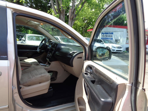 Used 2013 Dodge Grand Caravan SXT image 16