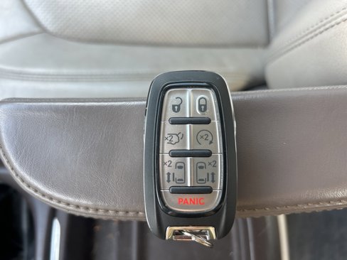 Certified 2018 Chrysler Pacifica Touring-L image 40