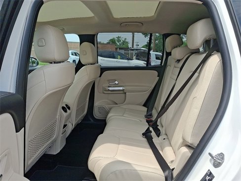 Used 2022 Mercedes-Benz GLB 250 4MATIC image 11