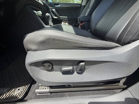 Certified 2022 Volkswagen Tiguan SE image 30