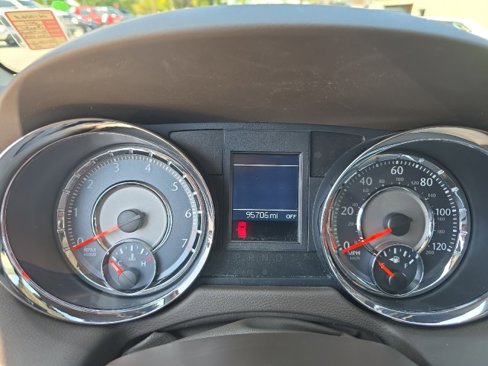 Used 2011 Chrysler Town & Country Touring-L w/ Driver Convenience Group image 19