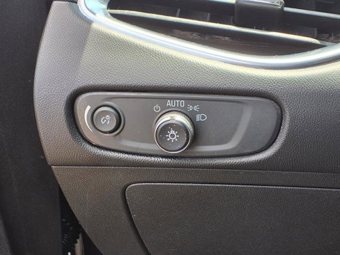 Used 2017 Chevrolet Malibu LT image 25