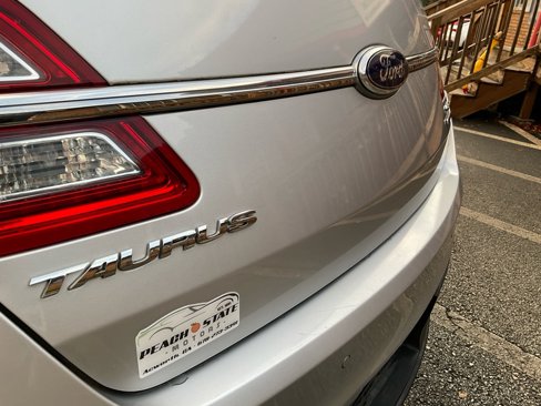 Used 2013 Ford Taurus SEL image 9