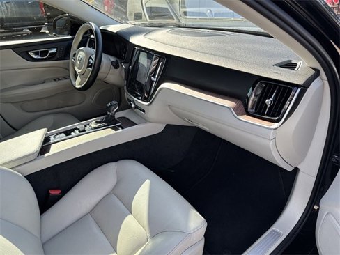 Used 2019 Volvo S60 T6 Momentum w/ Multimedia Package image 33