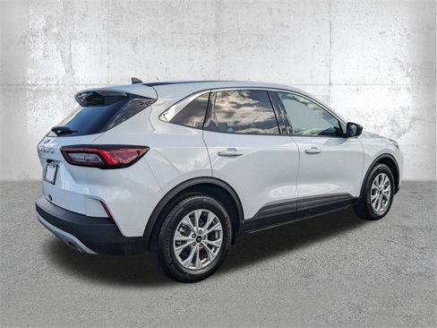 Used 2024 Ford Escape Active w/ Cold Weather Package image 4