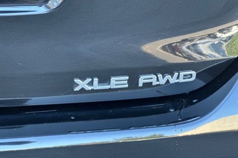Used 2024 Toyota Highlander XLE image 22