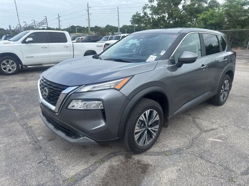 Used 2023 Nissan Rogue SV image 3