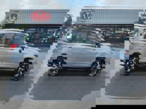 Used 2018 Subaru Forester 2.5i w/ Alloy Wheel Package image 2