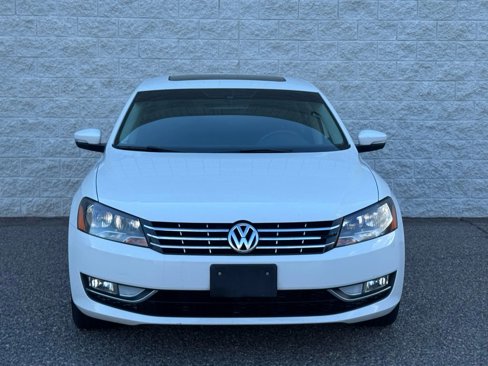 Used 2015 Volkswagen Passat TDI SEL Premium image 2