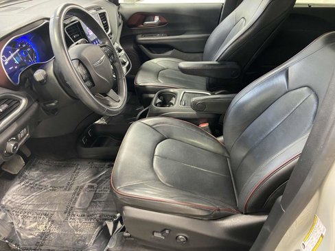 Used 2020 Chrysler Pacifica Limited image 10