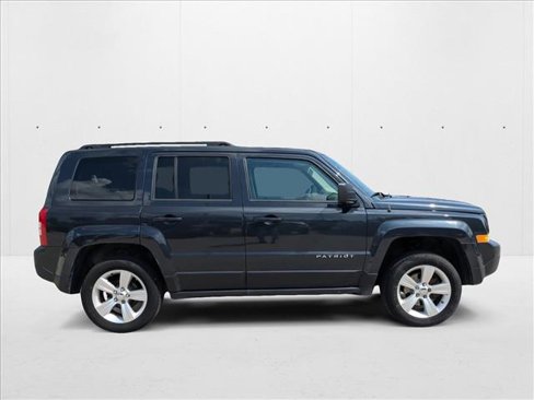 Used 2016 Jeep Patriot Latitude image 4