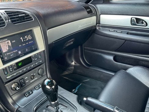 Used 2005 Ford Thunderbird image 26