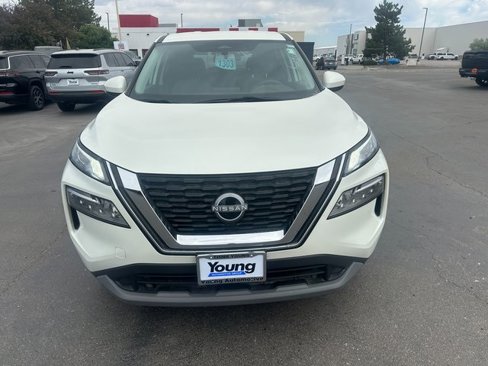 Used 2023 Nissan Rogue SV image 9