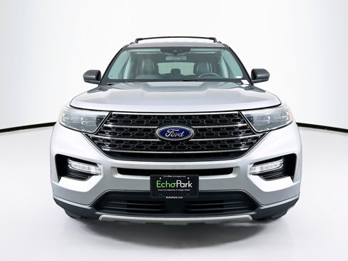 Used 2022 Ford Explorer XLT w/ Equipment Group 202A image 2