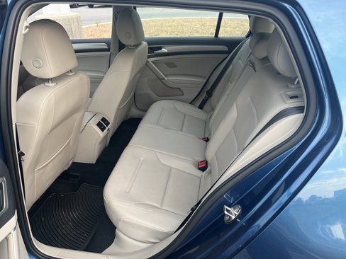 Used 2017 Volkswagen Golf Wolfsburg Edition image 21