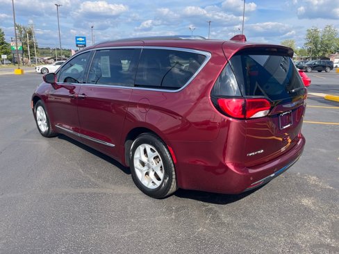 Used 2018 Chrysler Pacifica Touring-L w/ Tire & Wheel Group image 3