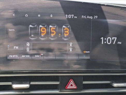Used 2022 Hyundai Elantra Limited image 9
