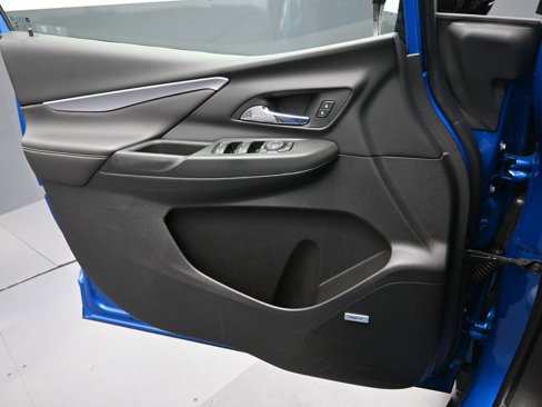 Used 2023 Chevrolet Bolt LT w/ Infotainment Package image 14