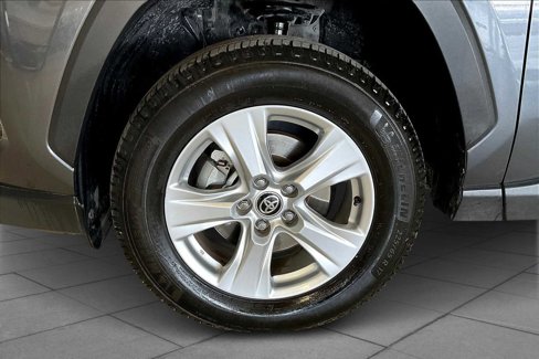 Used 2021 Toyota RAV4 XLE image 10
