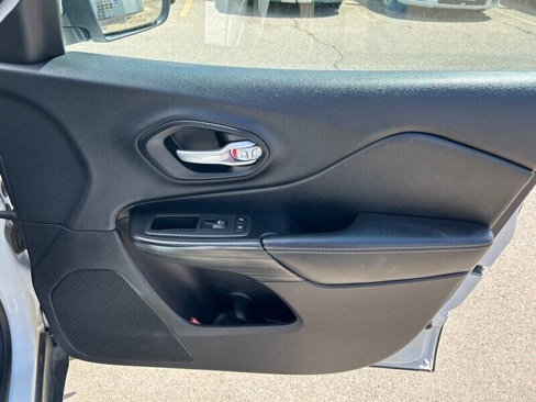 Used 2014 Jeep Cherokee Limited image 19