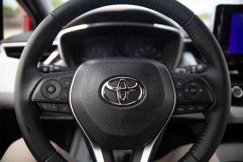 Used 2025 Toyota Corolla SE image 10