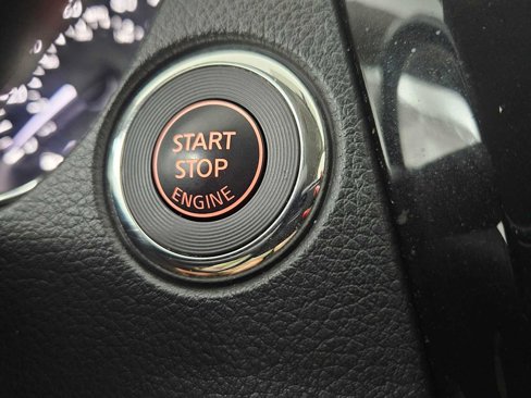 Used 2018 Nissan Rogue SV image 15