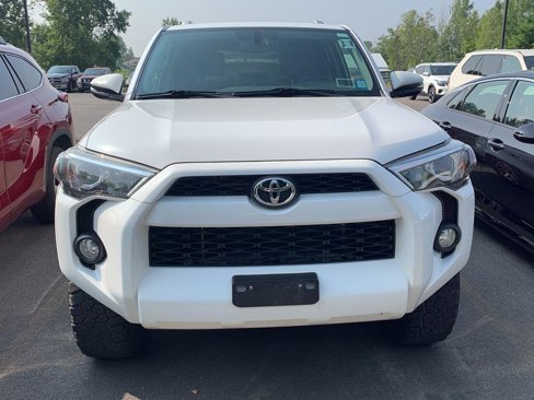 Used 2016 Toyota 4Runner SR5 Premium image 2