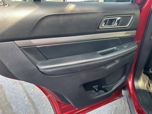 Used 2019 Ford Explorer XLT w/ Class III Trailer Tow Package image 22