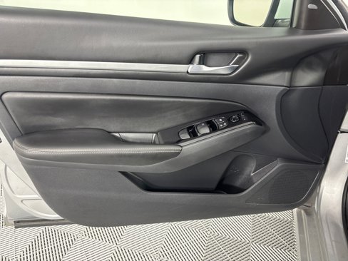 Used 2023 Nissan Altima 2.5 SV image 13