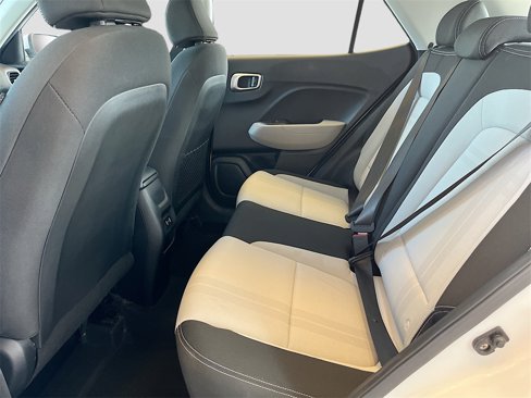 Used 2024 Hyundai Venue SEL image 23