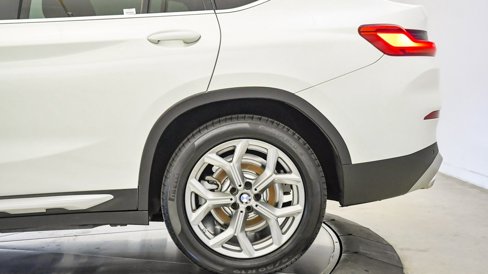 Certified 2022 BMW X4 xDrive30i w/ Convenience Package image 11